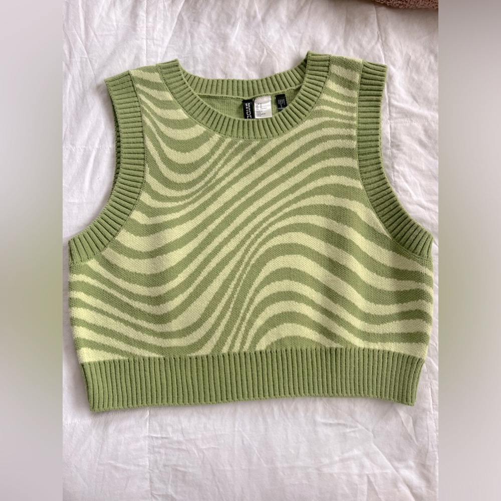 H&M Divided monochrome green sweater vest.